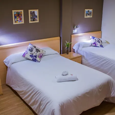 塞尔塔酒店 2* 比戈